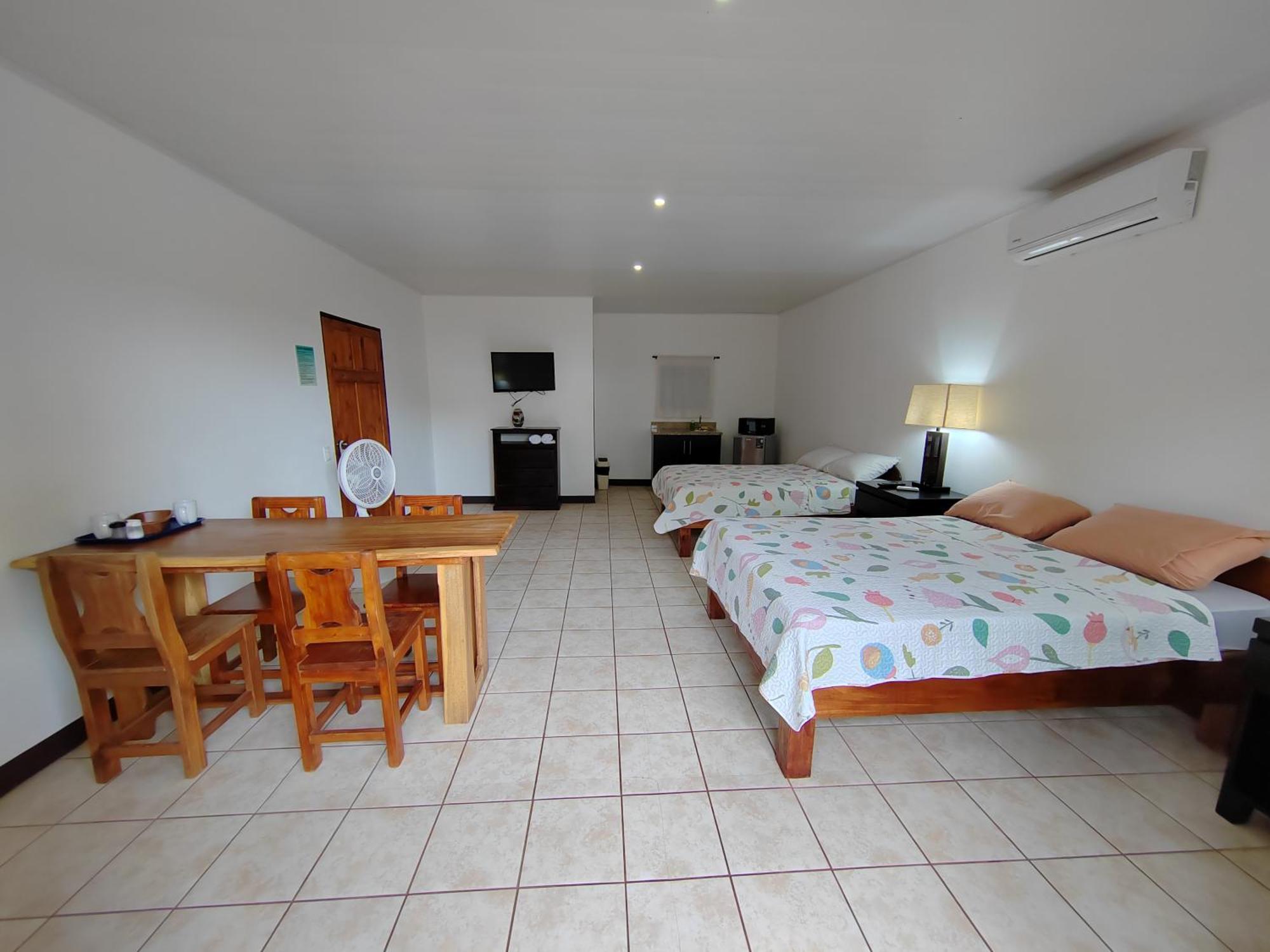 Hotel Los Ranchos Jaco Bagian luar foto
